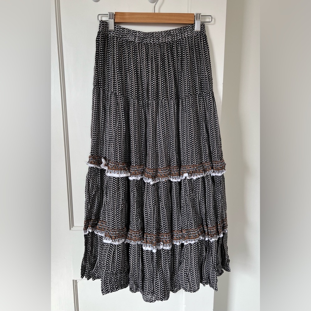 Beachgold Jocelyn Tiered Midi Skirt in Black, Size Medium